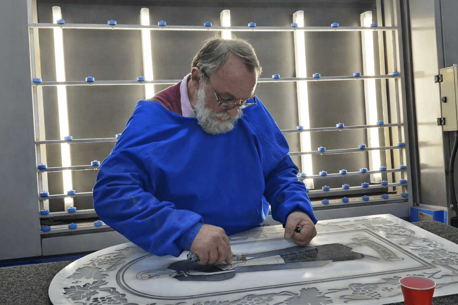 Nuțu Marcel Marius la lucru în atelier