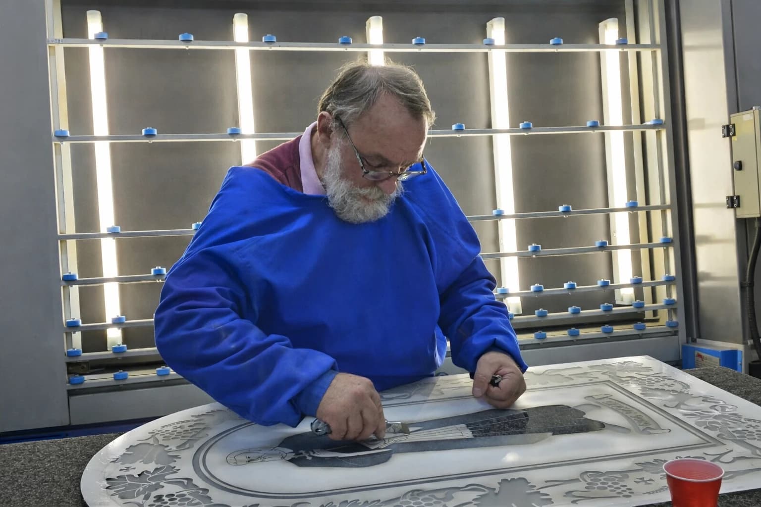 Nuțu Marcel Marius la lucru în atelier
